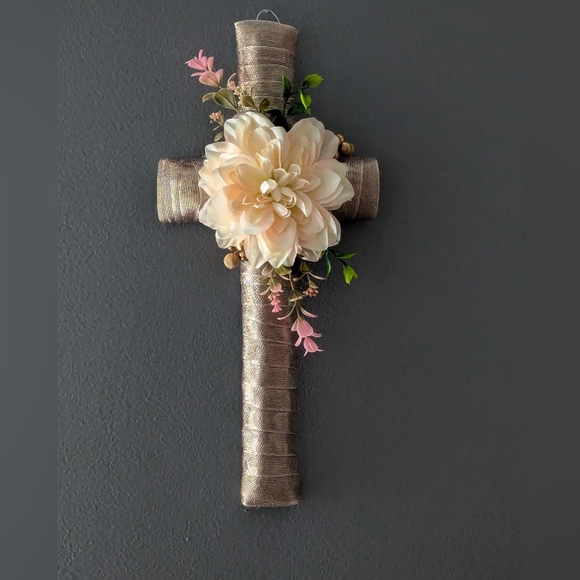 Handmade Rose Gold Cross - Picture 1 of 1